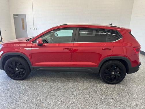 Kings Red Metallic 2024 Volkswagen Taos 1.5T SEL