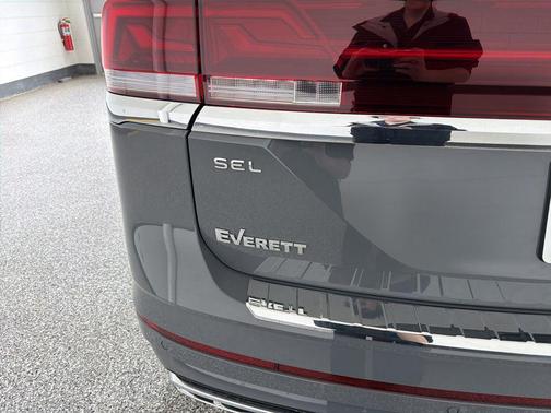 Pure Gray 2026 Volkswagen Atlas 2.0T SEL Premium R-Line 4MOTION