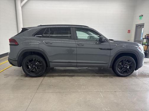 2025 Volkswagen Atlas Cross Sport 2.0T SEL