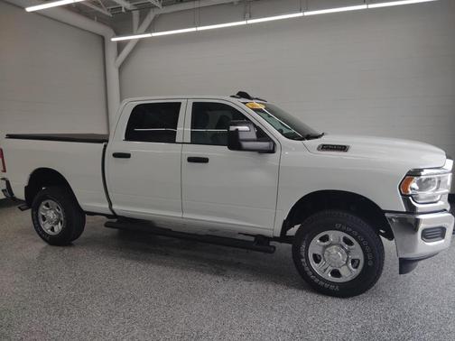 2024 RAM 2500 Tradesman Crew Cab 4x4 6'4' Box