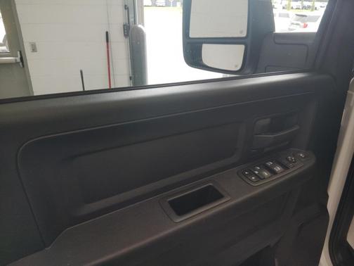 2024 RAM 2500 Tradesman Crew Cab 4x4 6'4' Box