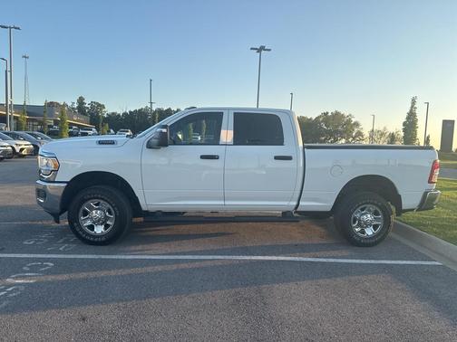 2024 RAM 2500 Tradesman Crew Cab 4x4 6'4' Box
