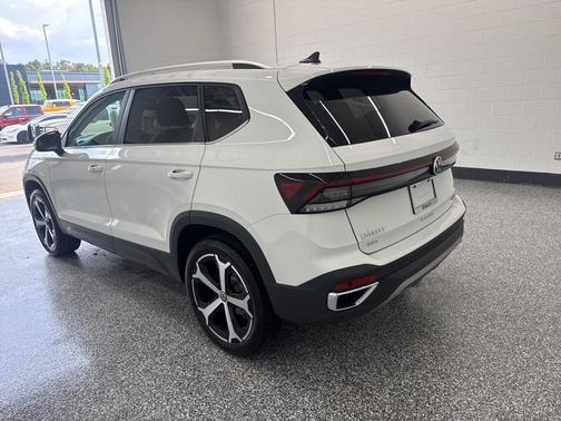 2025 Volkswagen Taos 1.5T SEL