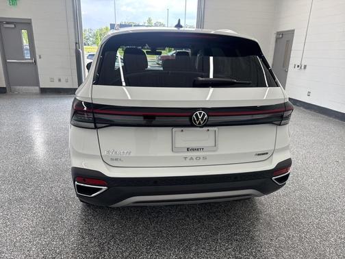 2025 Volkswagen Taos 1.5T SEL