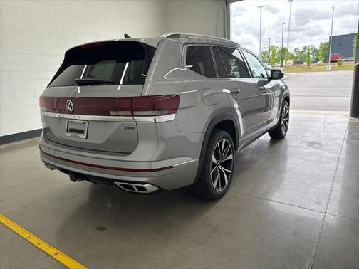 2025 Volkswagen Atlas 2.0T SEL Premium R-Line 4MOTION