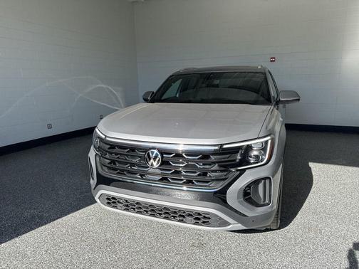 silver mist metallic 2026 Volkswagen Atlas Cross Sport 2.0T SE w/Technology 4MOTION