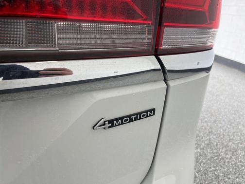 2025 Volkswagen Atlas 2.0T SE w/Technology 4MOTION