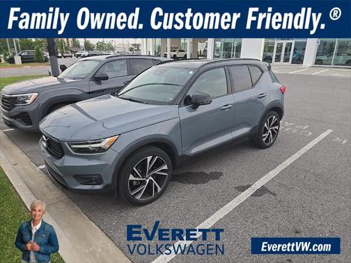 2020 Volvo XC40 T4 R-Design