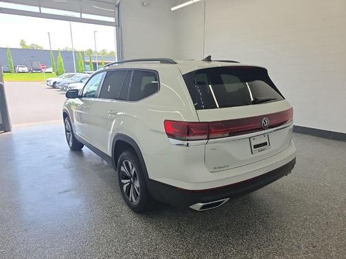 Opal White Pearl 2026 Volkswagen Atlas 2.0T SE