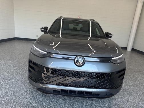 2025 Volkswagen Tiguan 2.0T SE R-Line Black 4MOTION