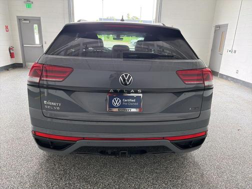 Pure Gray 2023 Volkswagen Atlas Cross Sport 3.6L V6 SEL R-Line