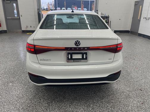 Opal White Pearl 2026 Volkswagen Jetta 1.4T SE