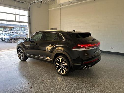 deep black pearl 2026 Volkswagen Atlas Cross Sport 2.0T SEL Premium