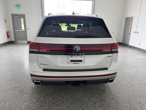 opal white pearl 2026 Volkswagen Atlas Peak Edition