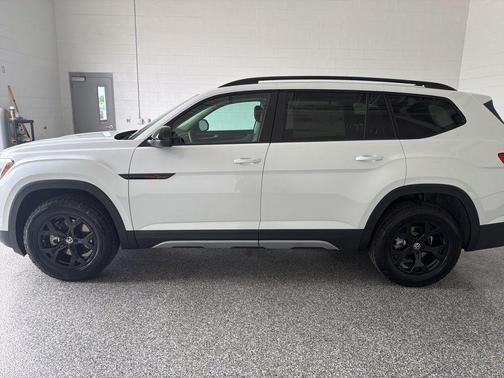 opal white pearl 2026 Volkswagen Atlas Peak Edition