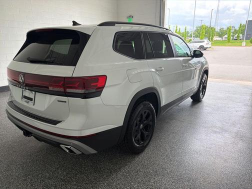 opal white pearl 2026 Volkswagen Atlas Peak Edition
