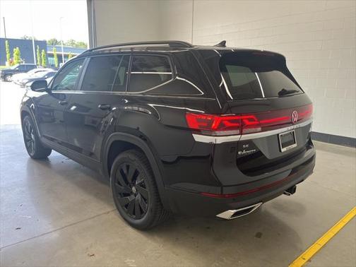 2025 Volkswagen Atlas 2.0T SE w/Technology 4MOTION