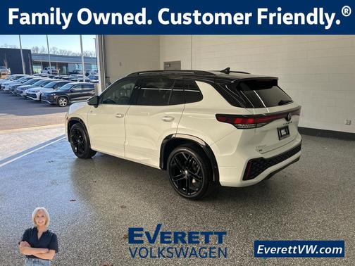 2026 Volkswagen Tiguan 2.0T SE R-Line Black