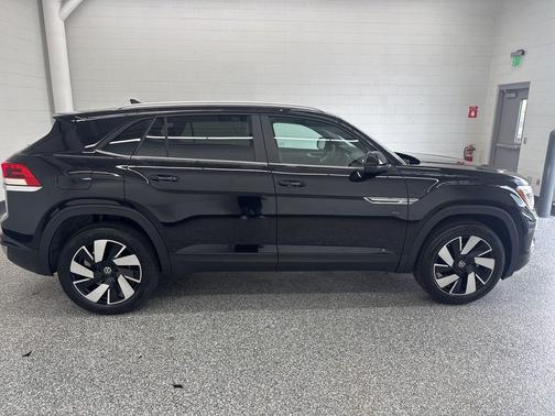 deep black pearl 2026 Volkswagen Atlas Cross Sport 2.0T SE w/Technology 4MOTION