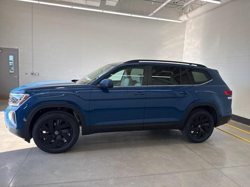 2025 Volkswagen Atlas 2.0T SE w/Technology 4MOTION