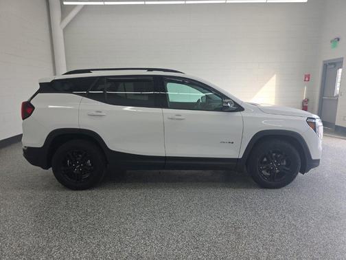 Summit White 2024 GMC Terrain AWD AT4