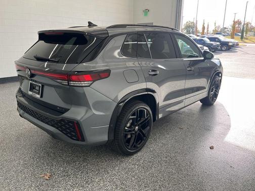 platinum gray metallic 2026 Volkswagen Tiguan 2.0T SE R-Line Black 4MOTION
