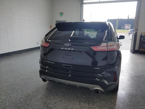 2021 Ford Edge Titanium