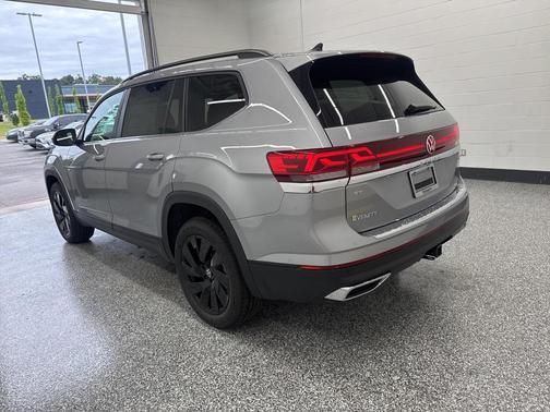 2026 Volkswagen Atlas 2.0T SE w/Technology 4MOTION