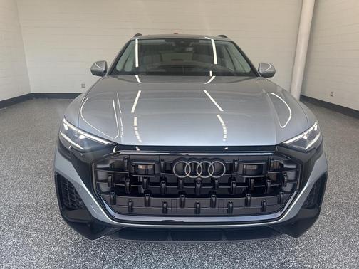 2025 Audi Q8 55 Premium