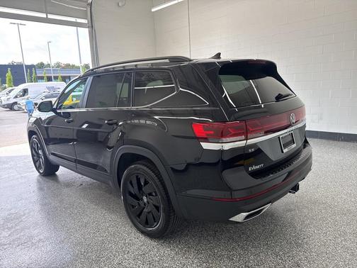2026 Volkswagen Atlas 2.0T SE w/Technology 4MOTION