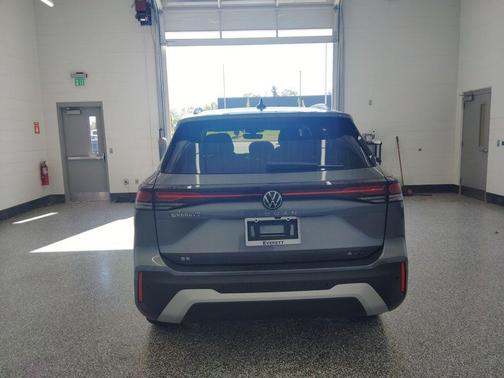 platinum gray metallic 2026 Volkswagen Tiguan 2.0T SE 4MOTION