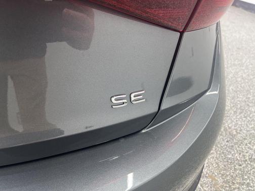 Platinum Gray Metallic 2026 Volkswagen Jetta 1.4T SE