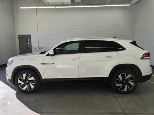 2025 Volkswagen Atlas Cross Sport 2.0T SE w/Technology 4MOTION