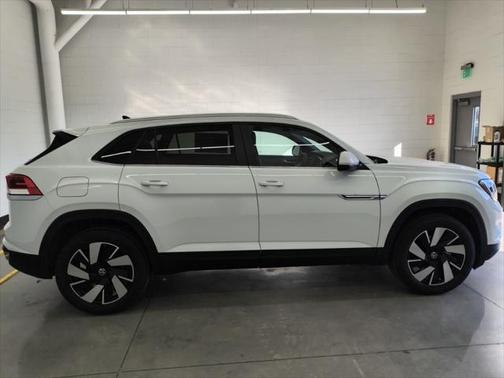 2025 Volkswagen Atlas Cross Sport 2.0T SE w/Technology 4MOTION