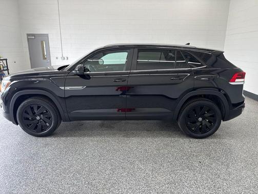 deep black pearl 2026 Volkswagen Atlas Cross Sport 2.0T SE w/Technology 4MOTION