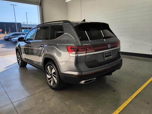 2025 Volkswagen Atlas 2.0T SE w/Technology 4MOTION