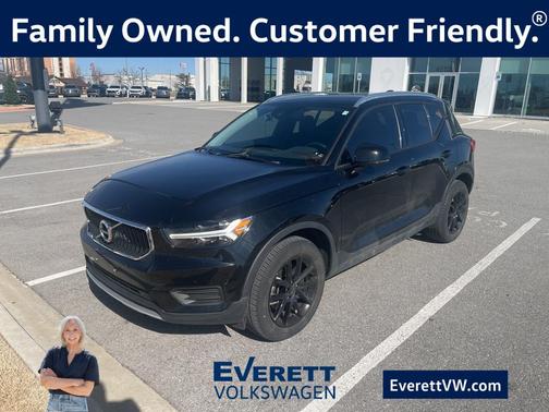 2022 Volvo XC40 T5 Momentum