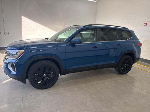 2025 Volkswagen Atlas 2.0T SE w/Technology 4MOTION