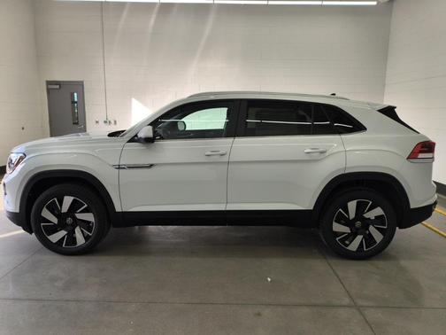 2025 Volkswagen Atlas Cross Sport 2.0T SE w/Technology