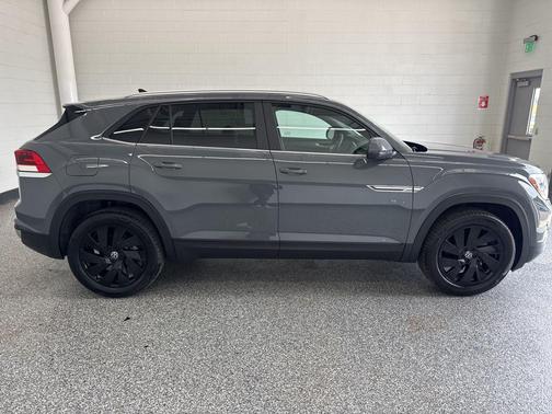 pure gray 2026 Volkswagen Atlas Cross Sport 2.0T SE w/Technology 4MOTION