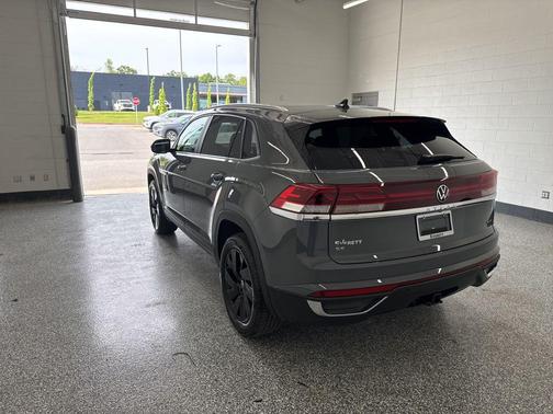 pure gray 2026 Volkswagen Atlas Cross Sport 2.0T SE w/Technology 4MOTION