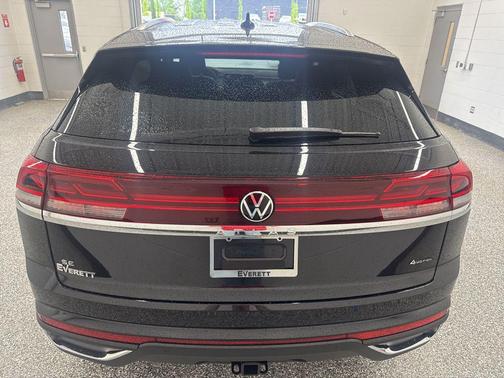deep black pearl 2026 Volkswagen Atlas Cross Sport 2.0T SE w/Technology 4MOTION