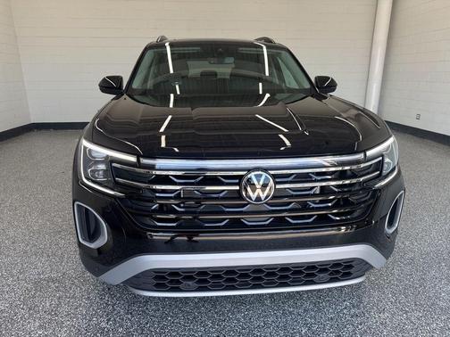 DEEP BLACK 2026 Volkswagen Atlas Peak Edition