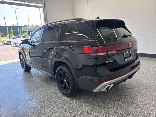 DEEP BLACK 2026 Volkswagen Atlas Peak Edition