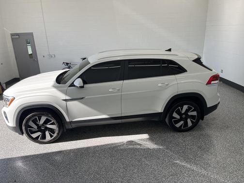 2024 Volkswagen Atlas Cross Sport 2.0T SE w/Technology 4MOTION