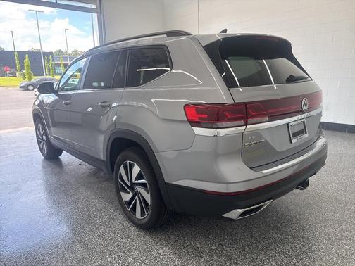 2026 Volkswagen Atlas 2.0T SE w/Technology 4MOTION