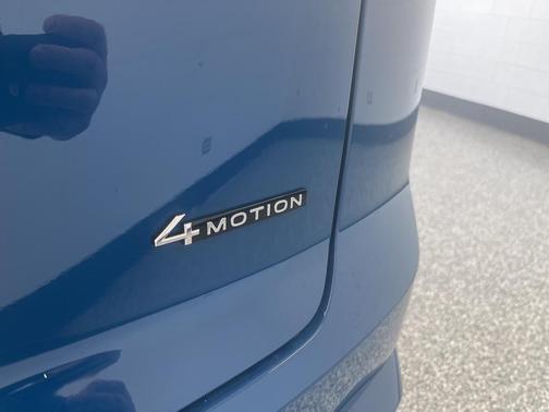 2025 Volkswagen Atlas Cross Sport 2.0T SE w/Technology 4MOTION