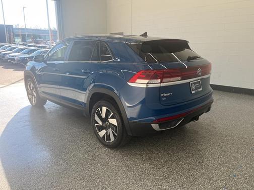 2025 Volkswagen Atlas Cross Sport 2.0T SE w/Technology 4MOTION