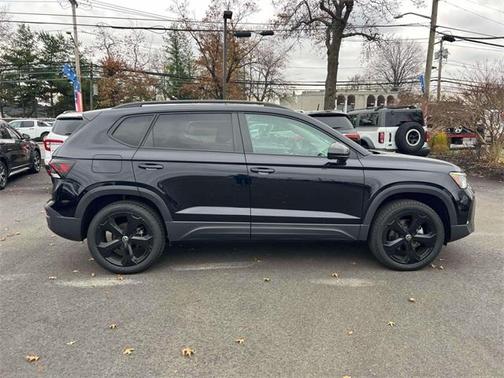 2025 Volkswagen Taos 1.5T SE Black