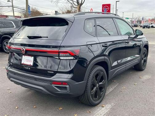 2025 Volkswagen Taos 1.5T SE Black